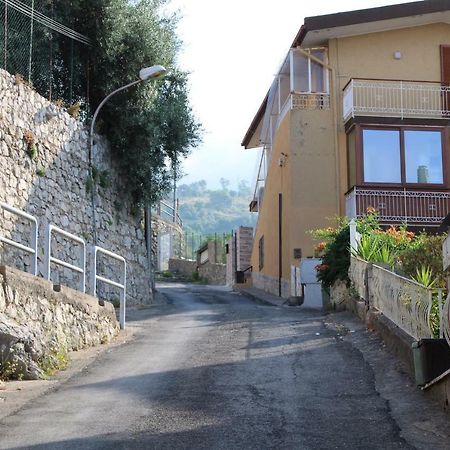 Acasadivalentina Villa Maranola Екстериор снимка